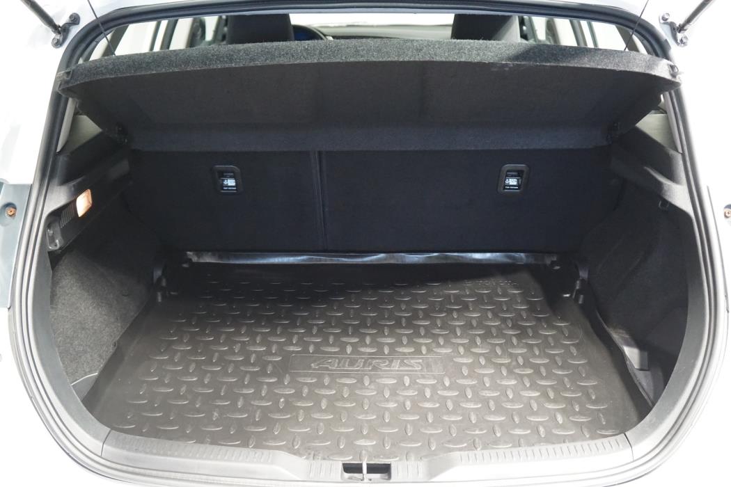 TOYOTA Auris 2016