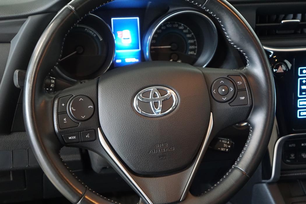 TOYOTA Auris 2016