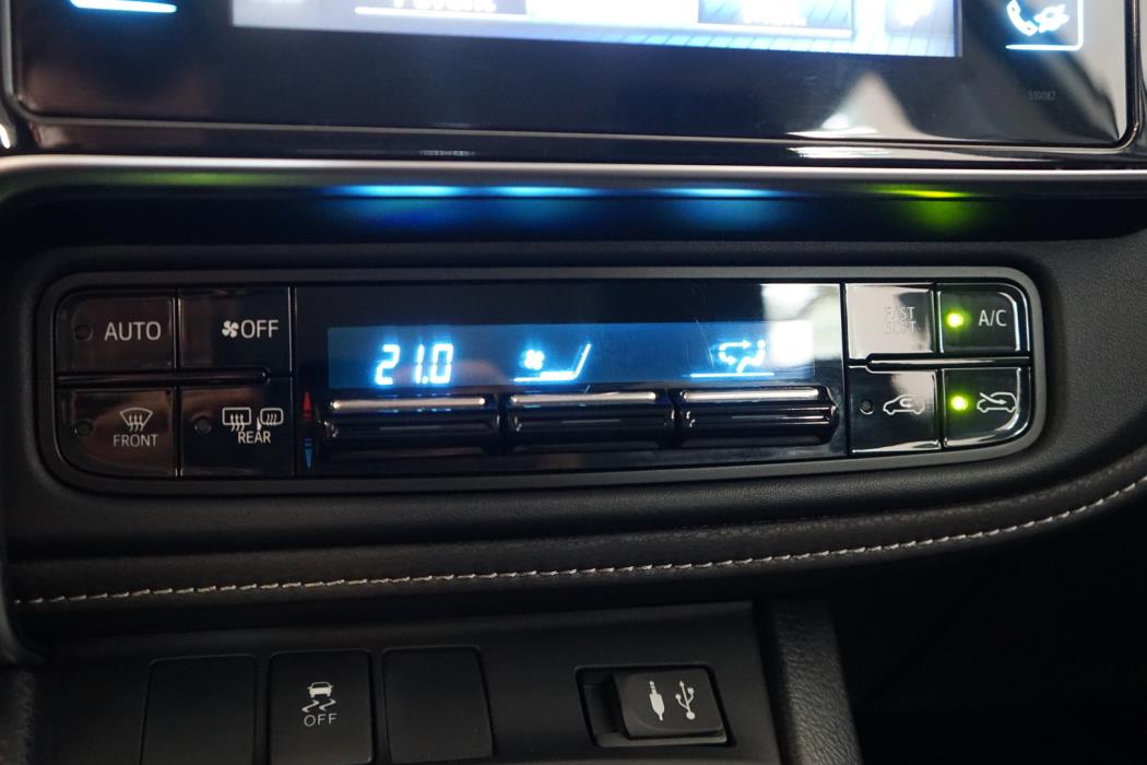 TOYOTA Auris 2016