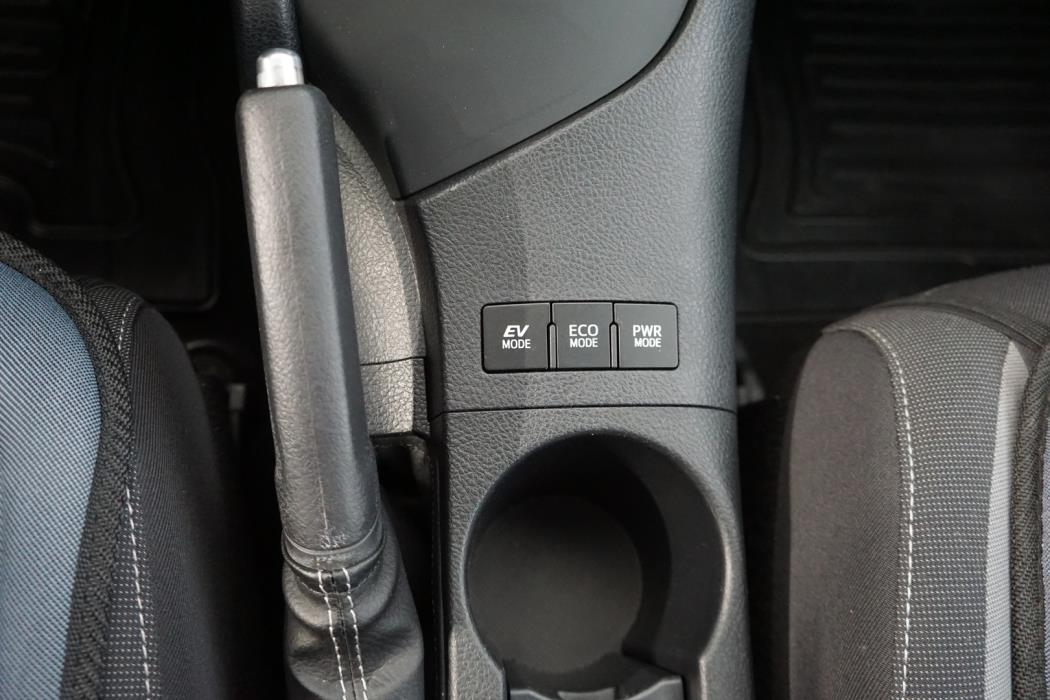 TOYOTA Auris 2016