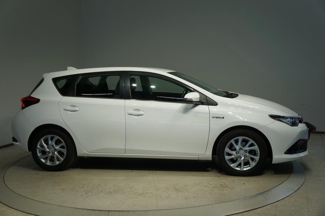 TOYOTA Auris 2016