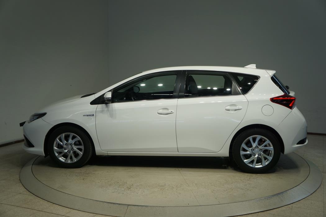 TOYOTA Auris 2016