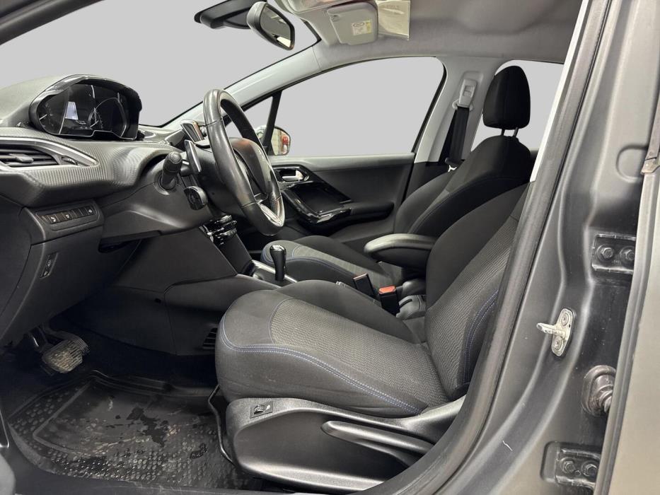 PEUGEOT 208 2018