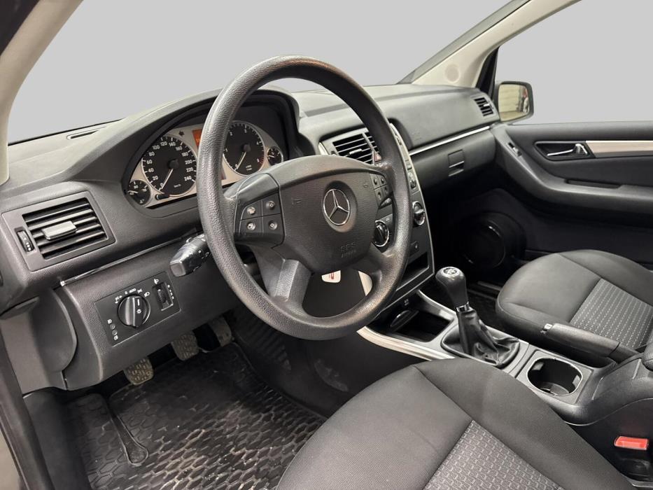 MERCEDES-BENZ B 2011