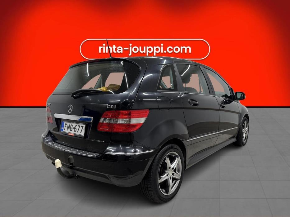 MERCEDES-BENZ B 2011