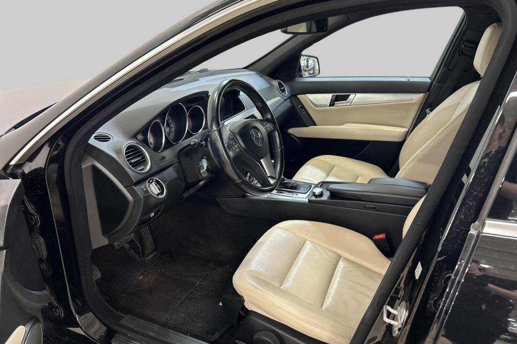 MERCEDES-BENZ C 2011