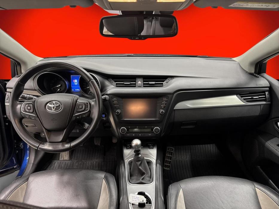 TOYOTA Avensis 2015
