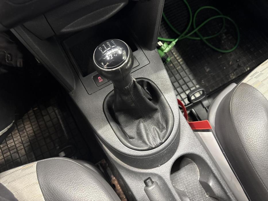 VOLKSWAGEN Caddy 2011