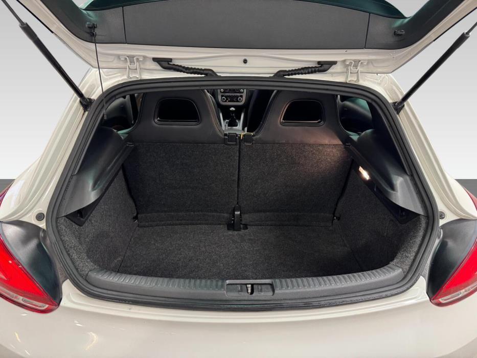 VOLKSWAGEN Scirocco 2010