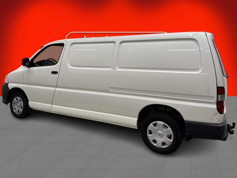 TOYOTA HIACE 2012