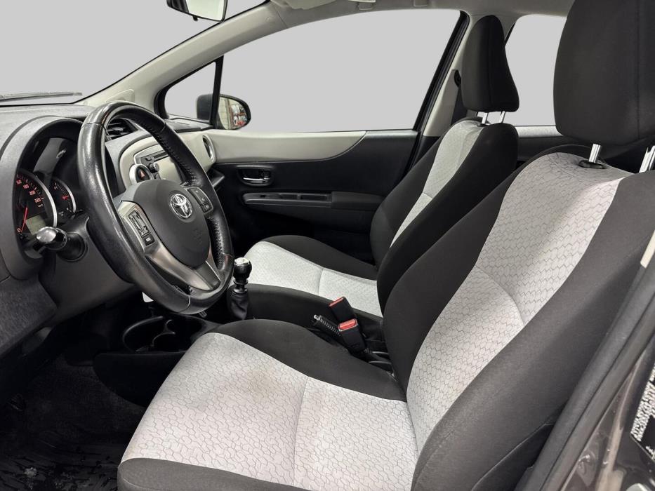 TOYOTA Yaris 2012