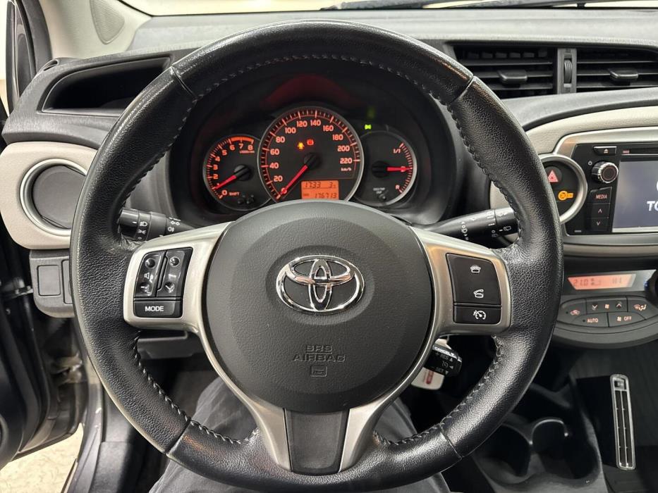 TOYOTA Yaris 2012