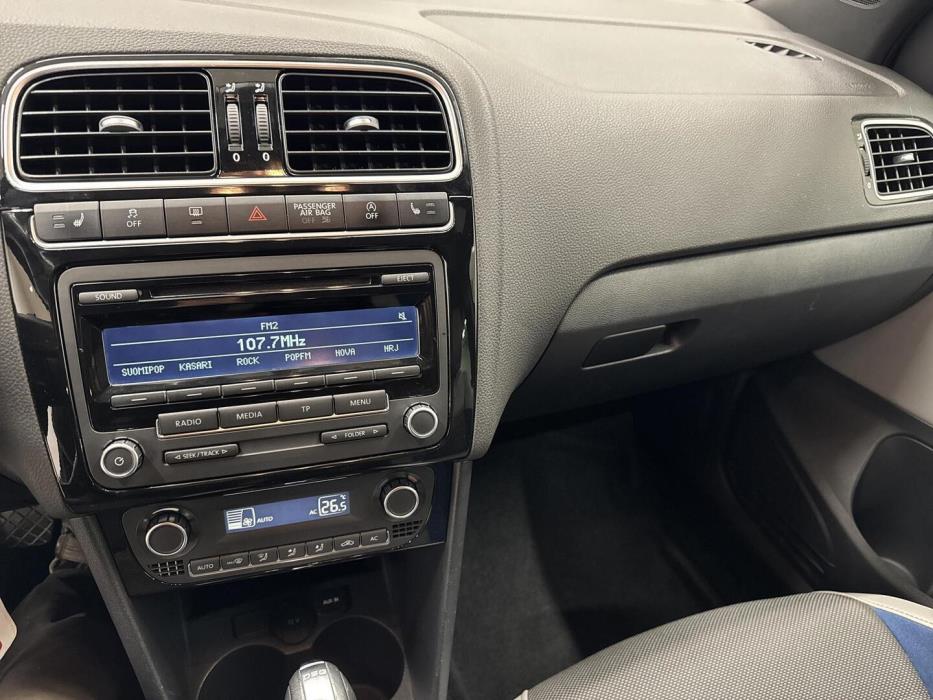 VOLKSWAGEN Polo 2014