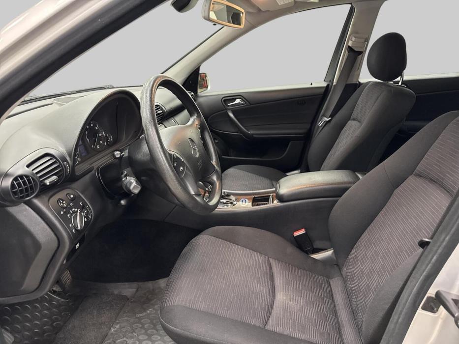 MERCEDES-BENZ C 2005