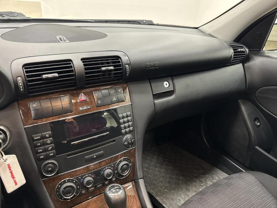 MERCEDES-BENZ C 2005