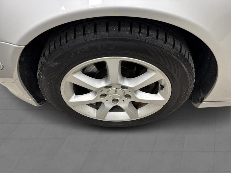 MERCEDES-BENZ C 2005
