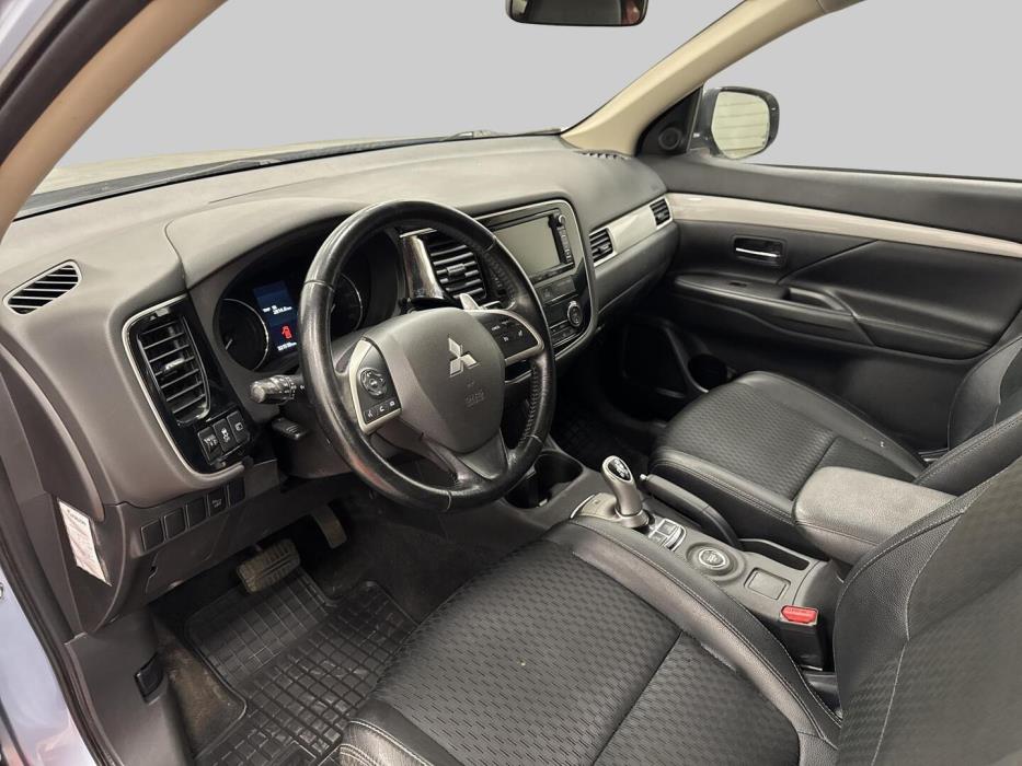 MITSUBISHI Outlander PHEV 2015