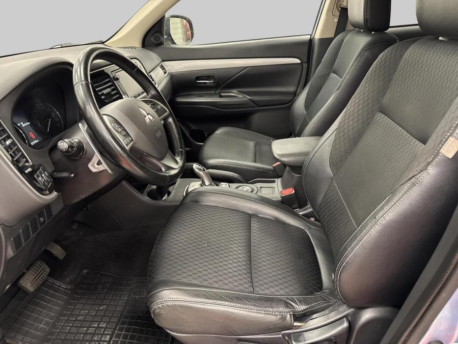 MITSUBISHI Outlander PHEV 2015