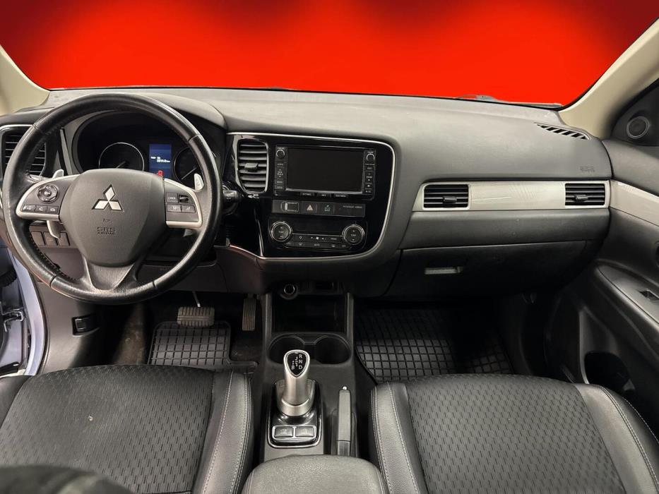 MITSUBISHI Outlander PHEV 2015