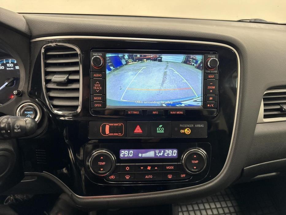 MITSUBISHI Outlander PHEV 2015
