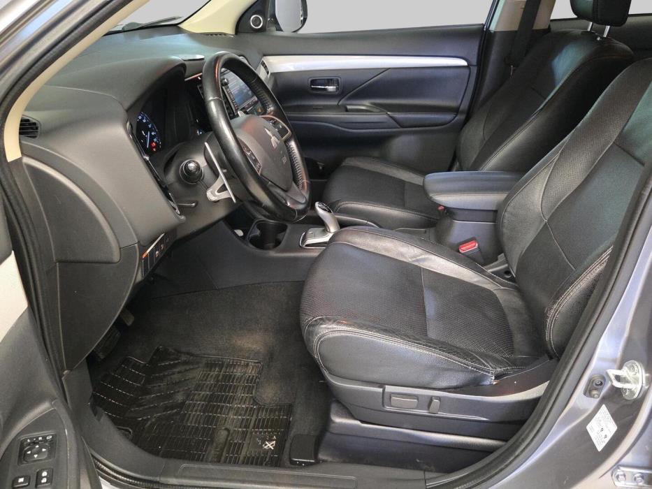 MITSUBISHI Outlander PHEV 2015