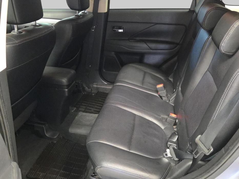 MITSUBISHI Outlander PHEV 2015