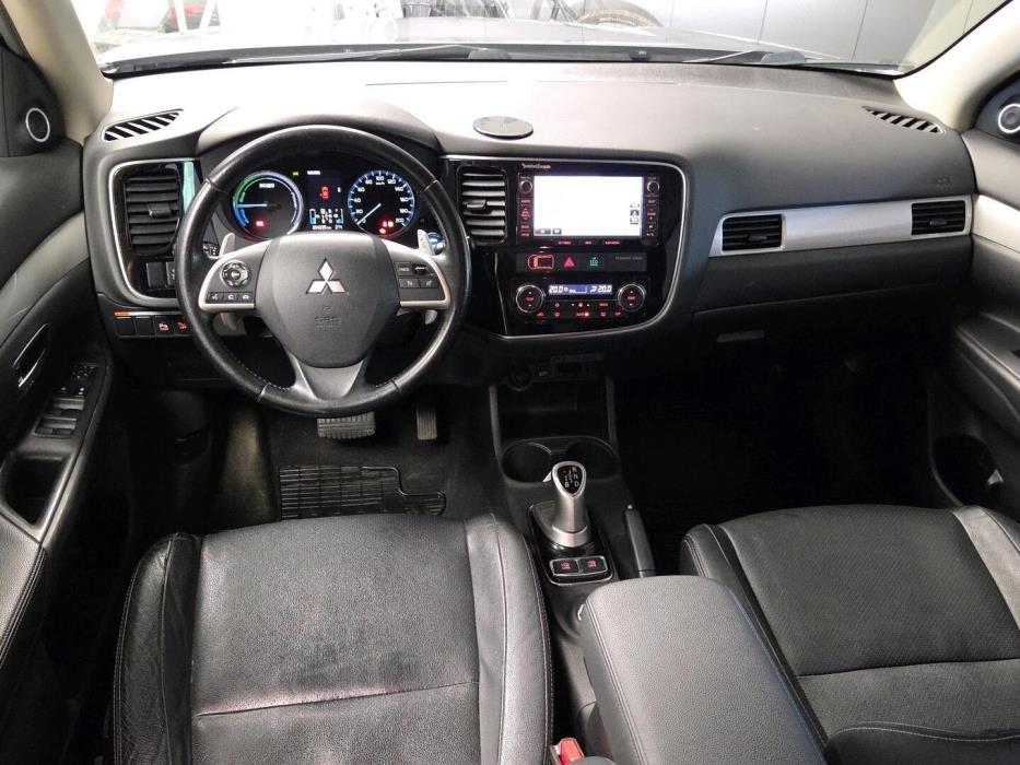 MITSUBISHI Outlander PHEV 2015