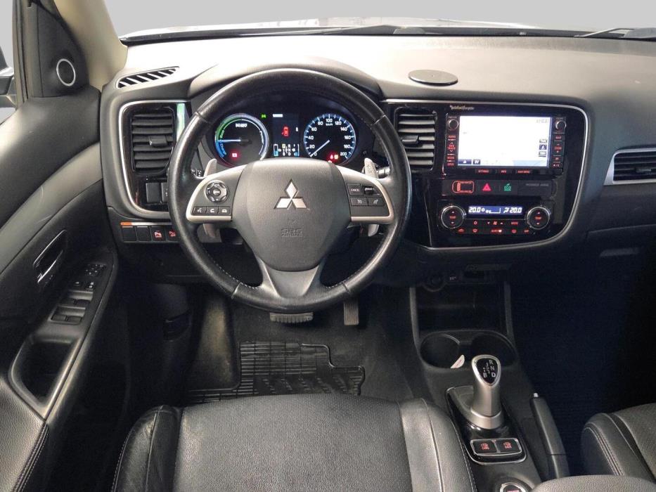 MITSUBISHI Outlander PHEV 2015