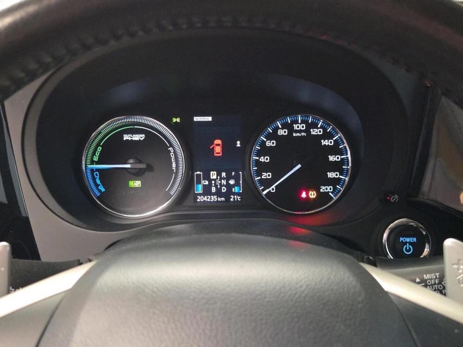 MITSUBISHI Outlander PHEV 2015
