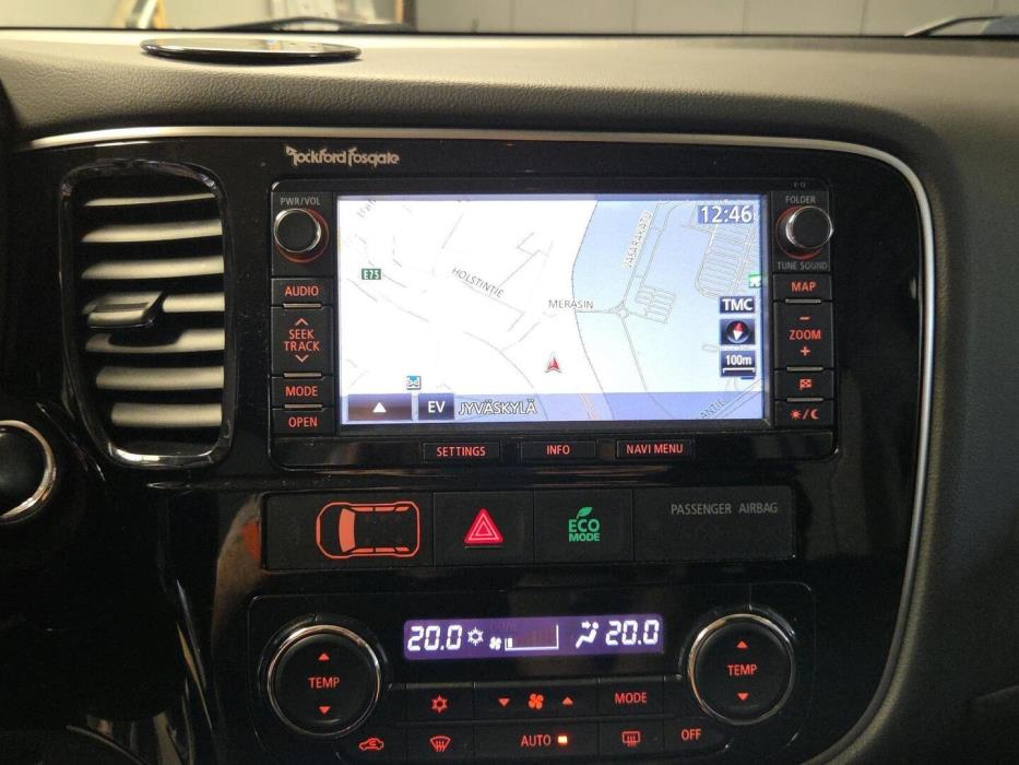 MITSUBISHI Outlander PHEV 2015