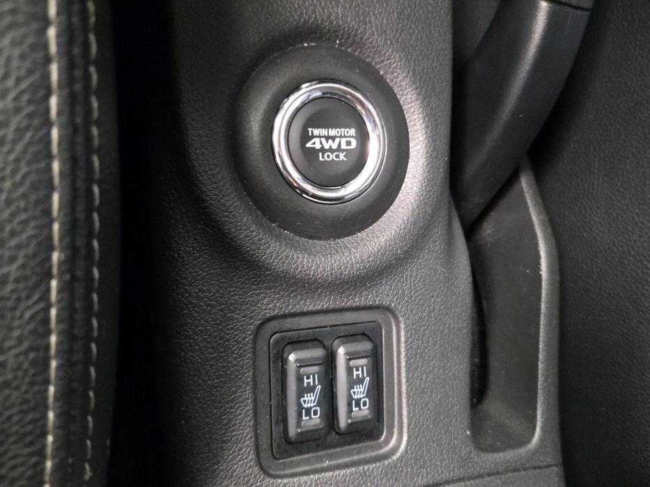 MITSUBISHI Outlander PHEV 2015