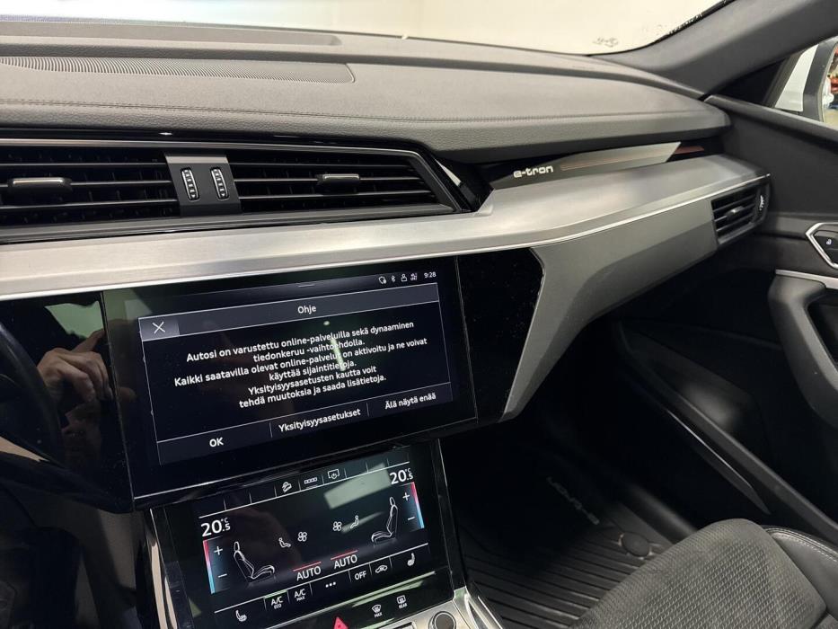AUDI e-tron 2021
