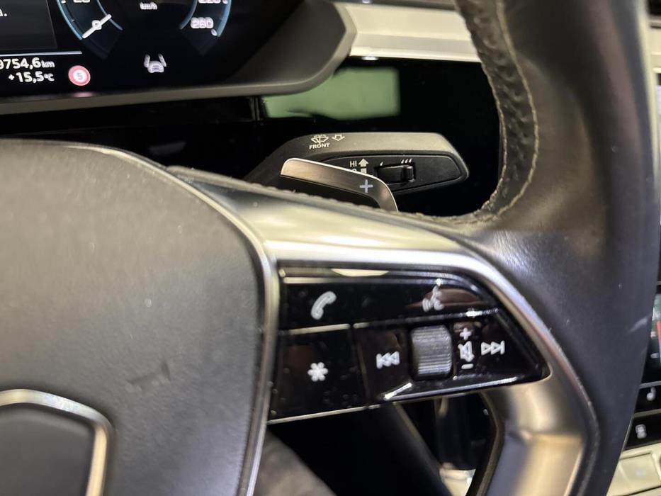 AUDI e-tron 2021