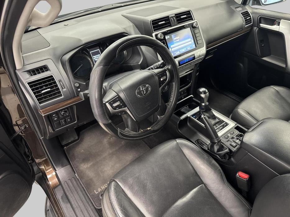 TOYOTA Land Cruiser 2018