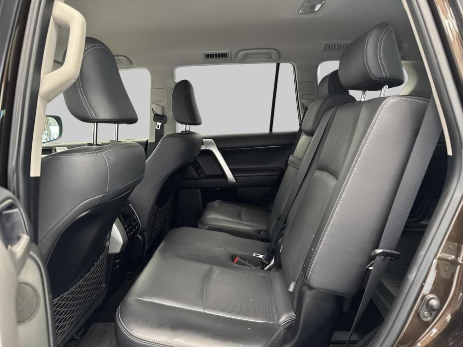 TOYOTA Land Cruiser 2018