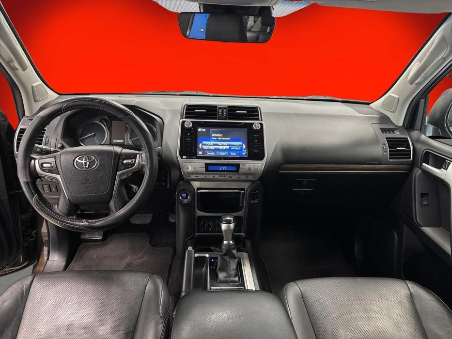 TOYOTA Land Cruiser 2018