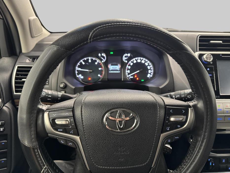 TOYOTA Land Cruiser 2018