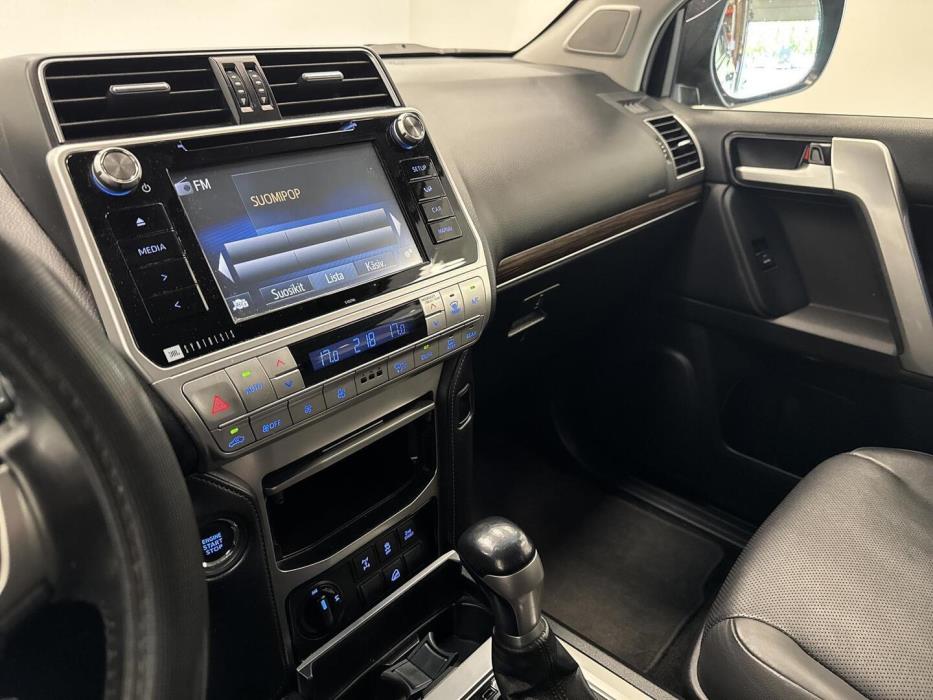 TOYOTA Land Cruiser 2018