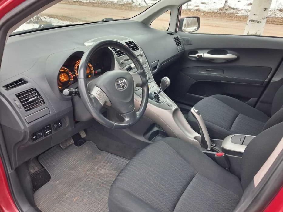 TOYOTA Auris 2009