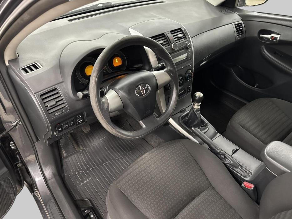 TOYOTA Corolla 2012