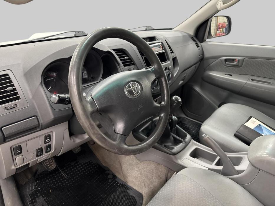 TOYOTA Hilux 2011