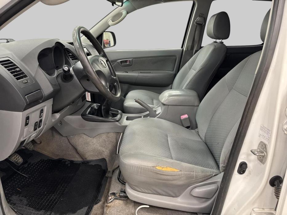 TOYOTA Hilux 2011