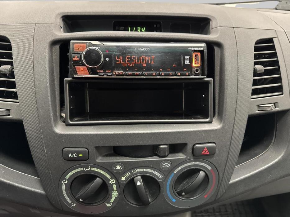 TOYOTA Hilux 2011