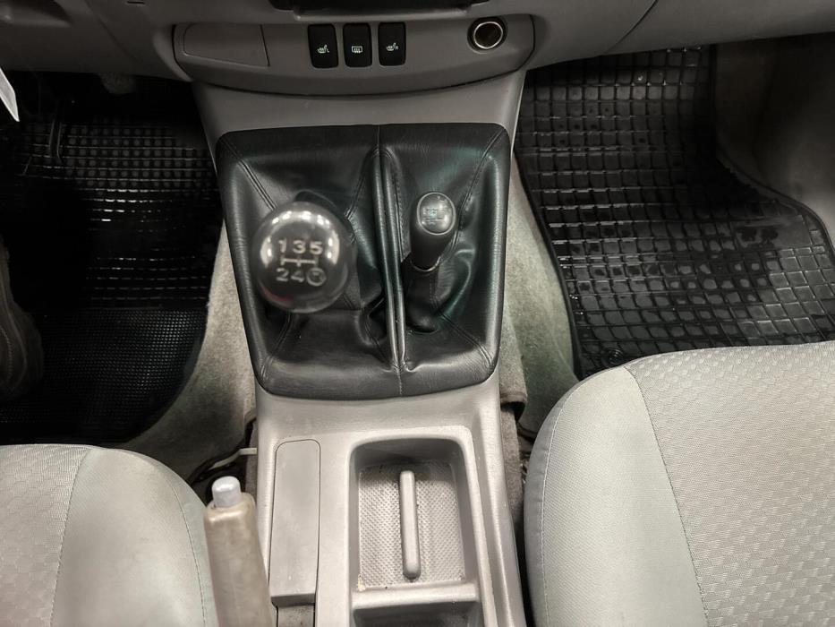 TOYOTA Hilux 2011