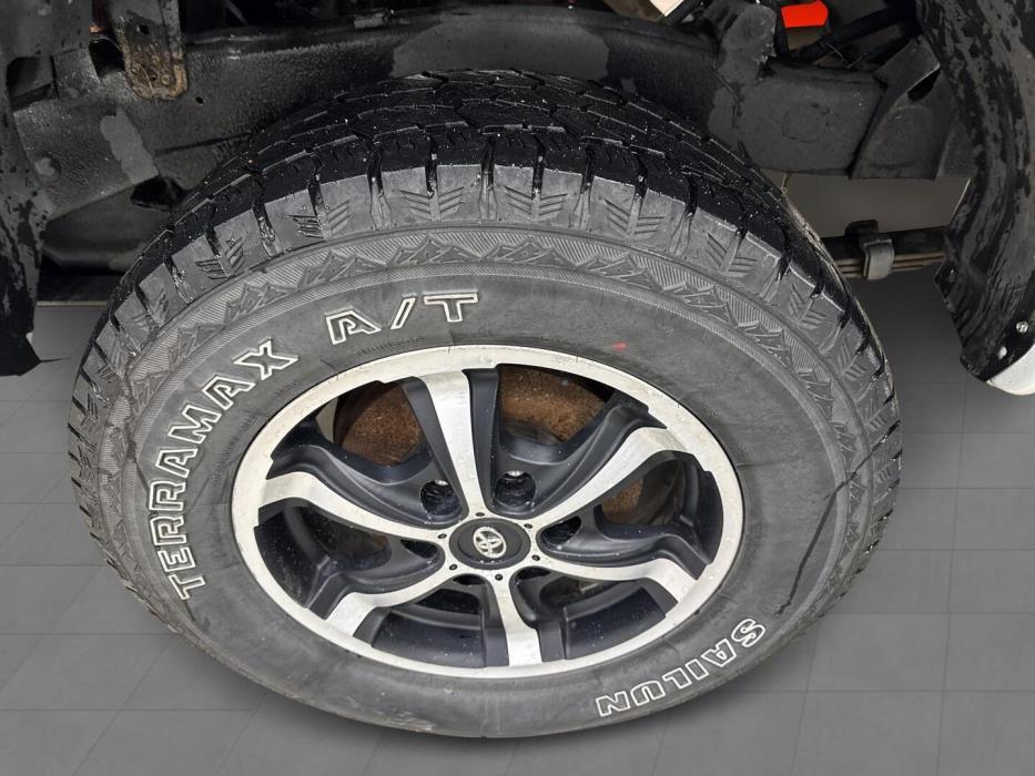 TOYOTA Hilux 2011