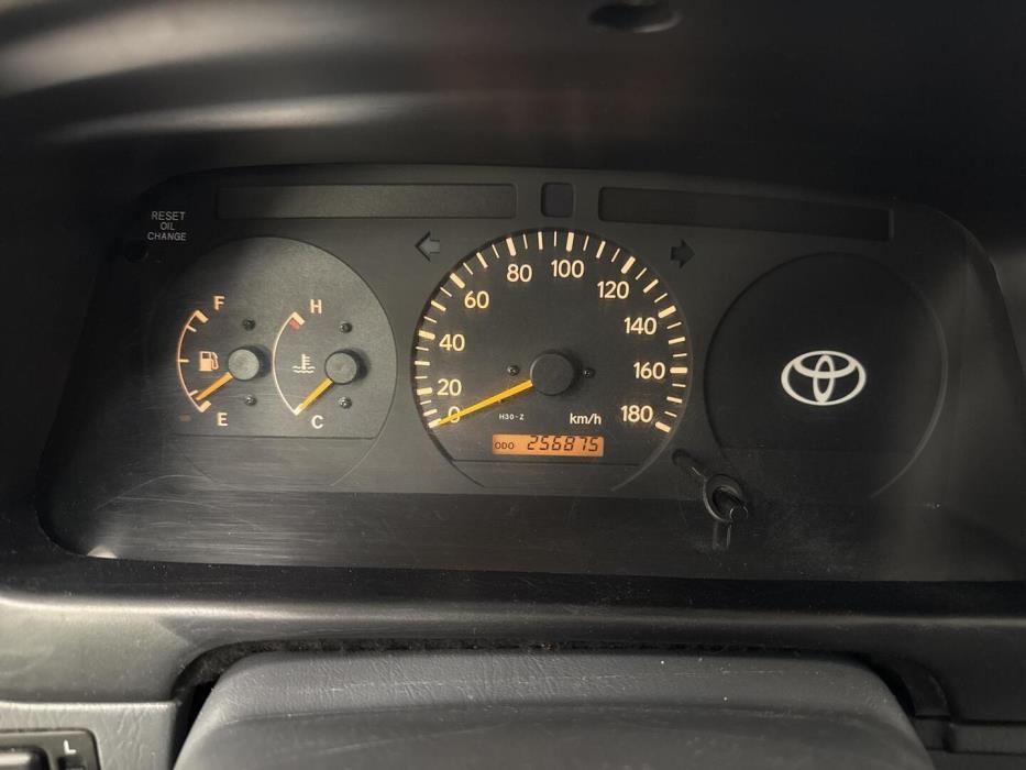 TOYOTA HIACE 2004