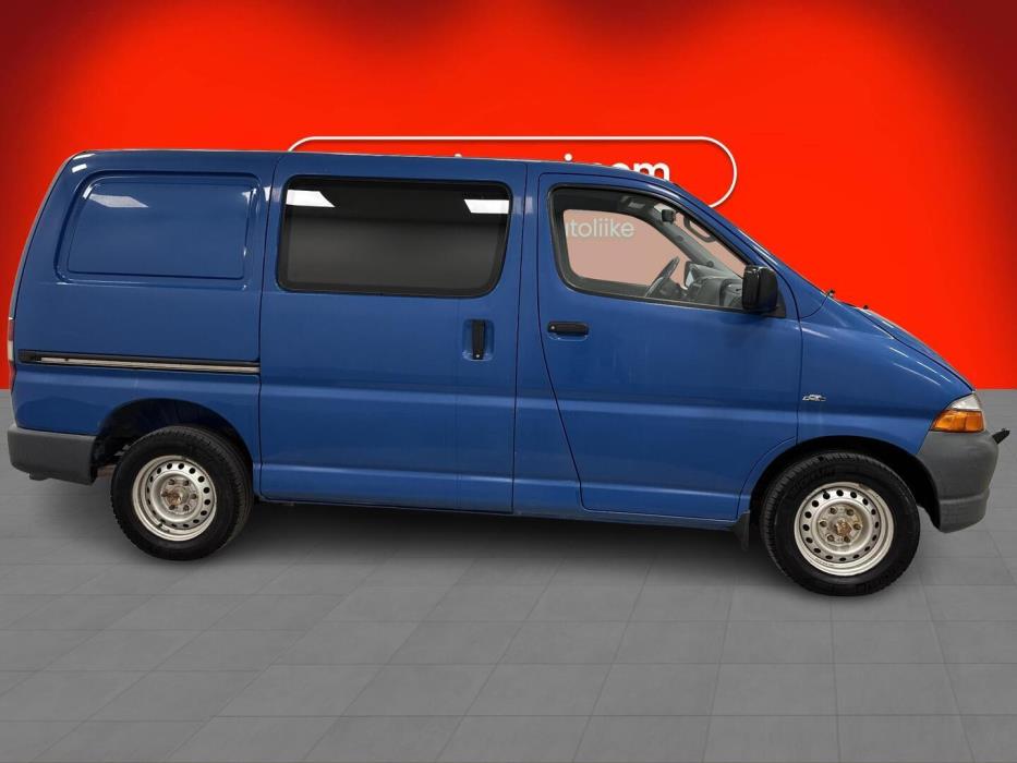 TOYOTA HIACE 2004
