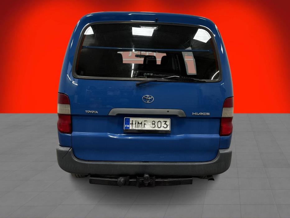 TOYOTA HIACE 2004