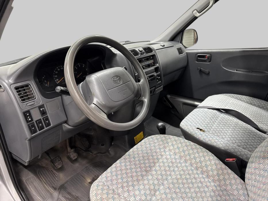 TOYOTA Hiace 2002