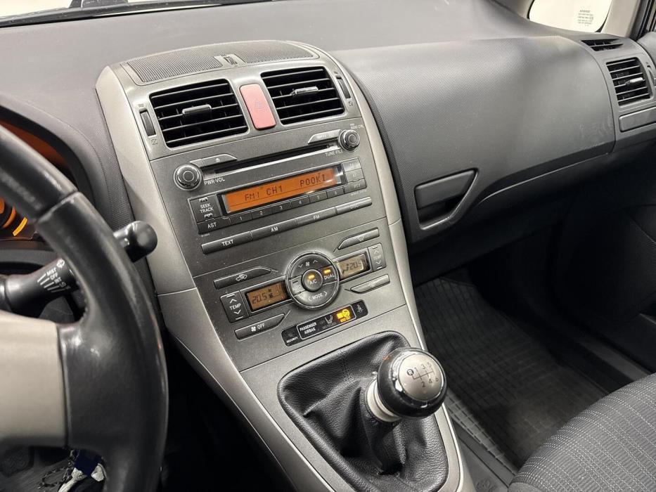 TOYOTA Auris 2009